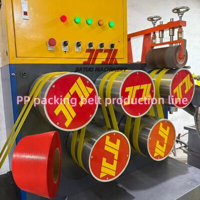 Fully Automatic 230-260kg/h Plastic PP Four Straps Output Extrusion Production Line With Non-stop Screen Changer